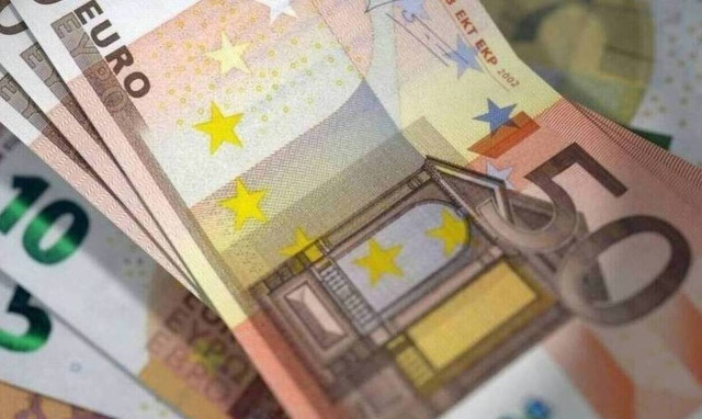 ΟΠΕΚΑ: Πληρώνονται επιδόματα και παροχές - Δικαιούχοι και ποσά