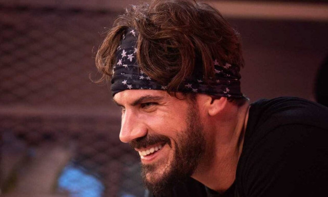 Άκης Πετρετζίκης: Φωτογραφίζει την κούκλα σύντροφό του λίγο πριν γεννήσει