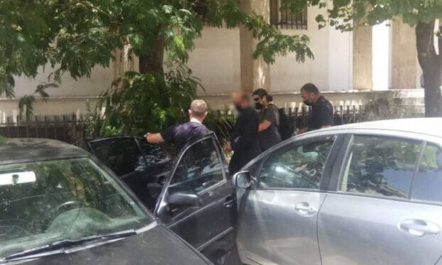 Αγρίνιο: Aπολογείται ο 49χρονος ιερέας που κατηγορείται για παιδική πορνογραφία και βιασμό