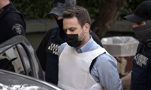 Γλυκά Νερά: Ξεσπά ο πατέρας της Καρολάιν - «Θα τίναζα στον αέρα το κεφάλι του Μπάμπη»