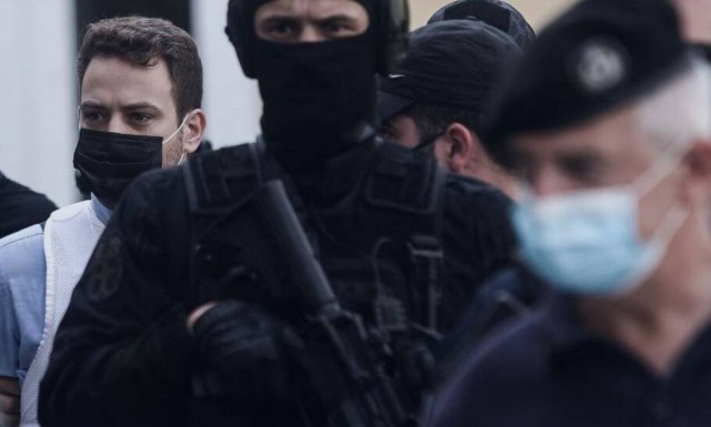 Γλυκά Νερά: Ο Μπάμπης ο δολοφόνος φτιάχνει το προφίλ του στα κανάλια