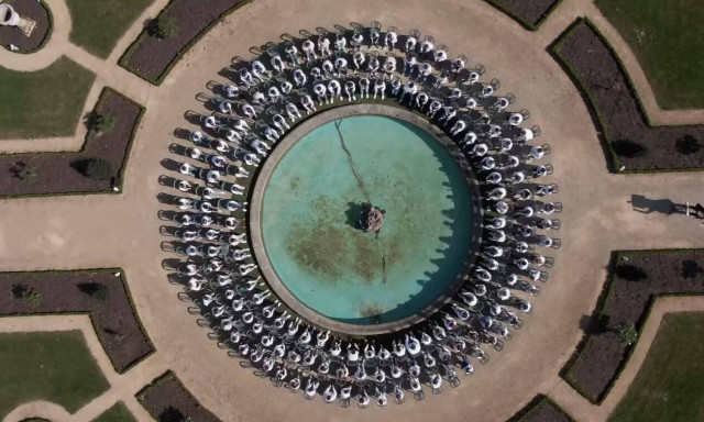 Υπέροχο βίντεο: Παίζοντας την 5η Συμφωνία του Μπετόβεν με κινήσεις του σώματος