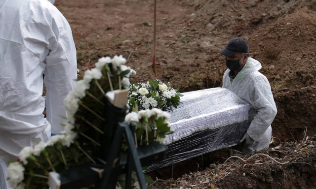 Εύβοια: Ιερέας άνοιξε φέρετρο νεκρού από κορονοϊό και άρχισε να φωνάζει (video)