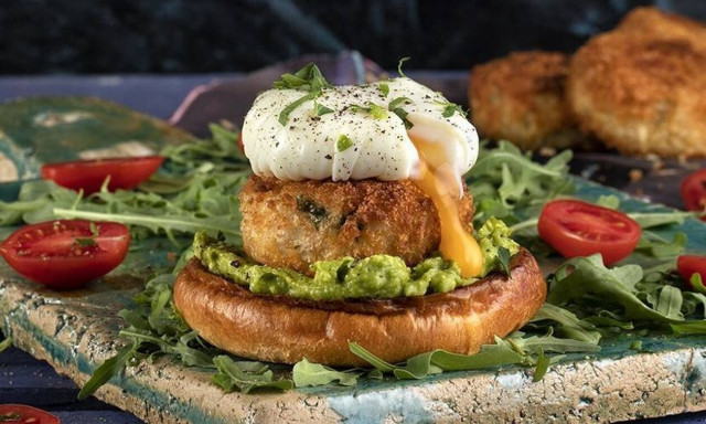 Ψαροκεφτέδες με τόνο από τον Άκη Πετρετζίκη