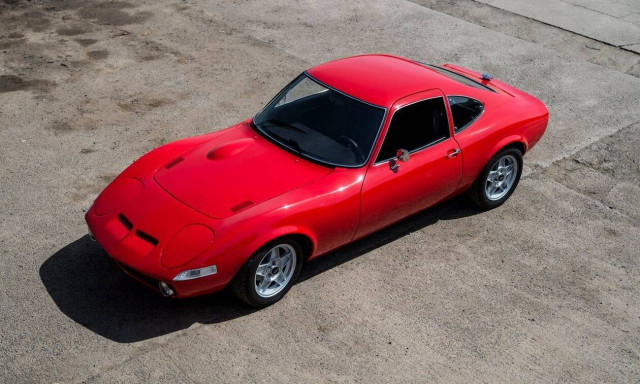 Ένα παλιό Opel GT που μοιάζει σαν καινούργιο