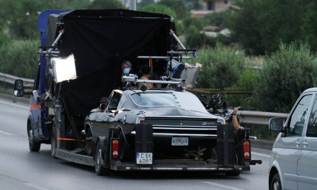 Αντόνιο Μπαντέρας: Δείτε τον διάσημο ηθοποιό στα γυρίσματα στον περιφερειακό της Θεσσαλονίκης