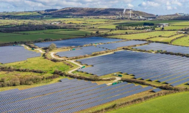 Mytilineos: Εξαγόρασε από την Elgin Energy έργα ηλιακής ενέργειας στην Ιρλανδία