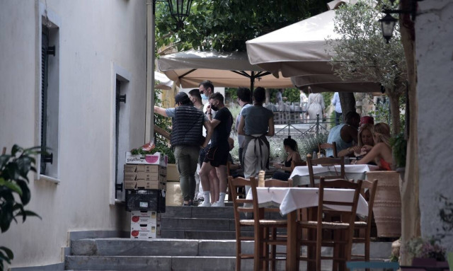 Εστίαση – Ψυχαγωγία: Όλα τα νέα μέτρα – Τι ισχύει για εμβολιασμένους και μη