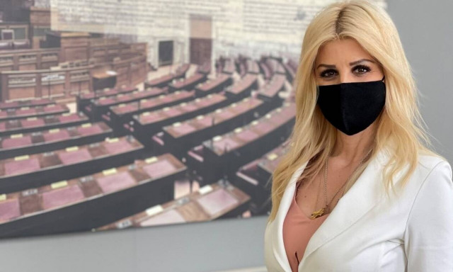 Κυβέρνηση, έτη φωτός μπροστά