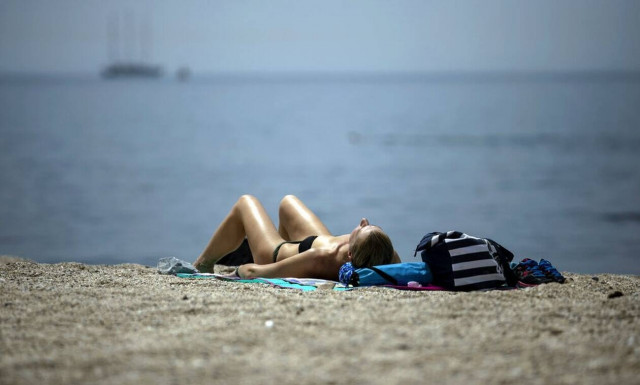 Καιρός: «Βράζει ο τόπος»! Περιορίστε τις μετακινήσεις - Πού θα αγγίξει 44 ο υδράργυρος