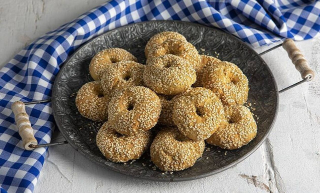 Άκης Πετρετζίκη: Συνταγή για κουλουράκια με ελαιόλαδο