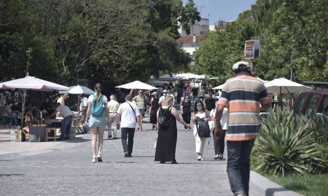 Άρση lockdown: Αντιφατικές δηλώσεις για τα ταμειακά διαθέσιμα της χώρας