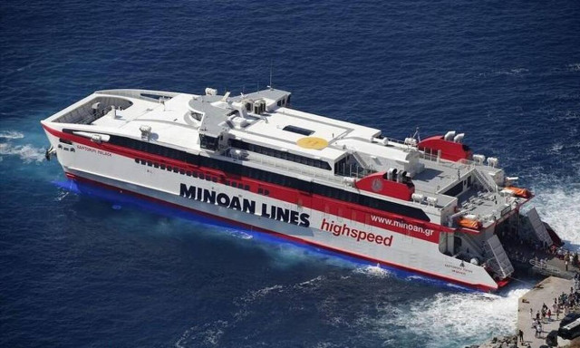 Μηχανική βλάβη στο Santorini Palace: Ταλαιπωρία για 563 επιβάτες