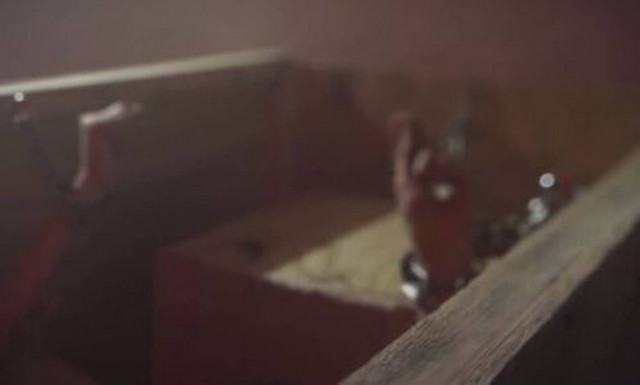 «Το κορίτσι στο κουτί»: Την κρατούσε σε ένα «φέρετρο» και τη βίαζε ως «σκλάβα του σεξ» για 7 χρόνια