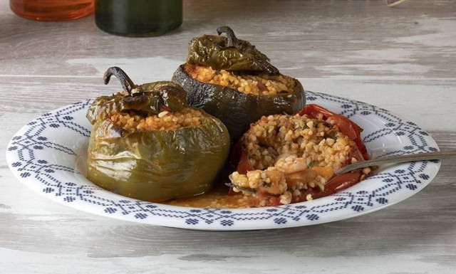 Γεμιστά θαλασσινών με πλιγούρι - Πεντανόστιμη συνταγή από τον Άκη Πετρετζίκη