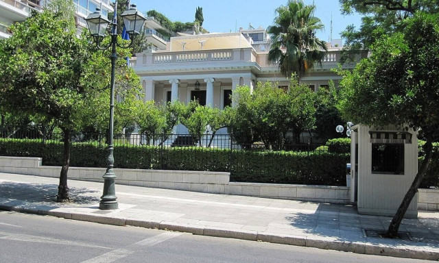 Κάτι… μυρίζει στην Ηρώδου Αττικού και δεν είναι οι νεραντζιές