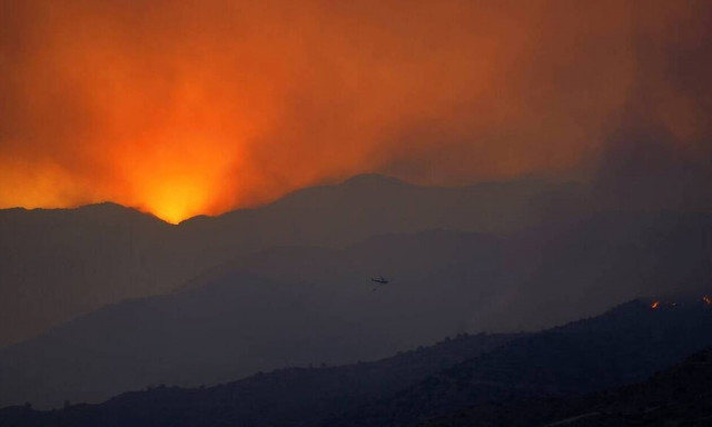 Φωτιά στην Κύπρο: Ολονύκτια συνέχιση των προσπαθειών για κατάσβεση της πυρκαγιάς