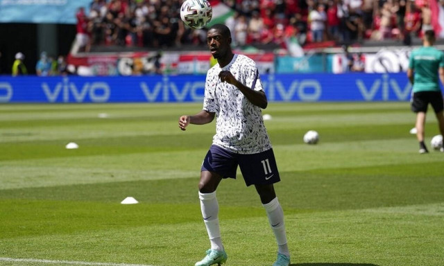 Σάλος με βίντεο του Ντεμπελέ: Μιλά ρατσιστικά σε Ασιάτες - «Όλες αυτές οι άσχημες φάτσες» (video)