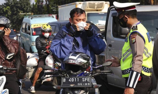 Κορονοϊός - Ινδονησία: «Έκρηξη» κρουσμάτων - Ασφυκτιά το σύστημα Υγείας, νέα σκληρά μέτρα