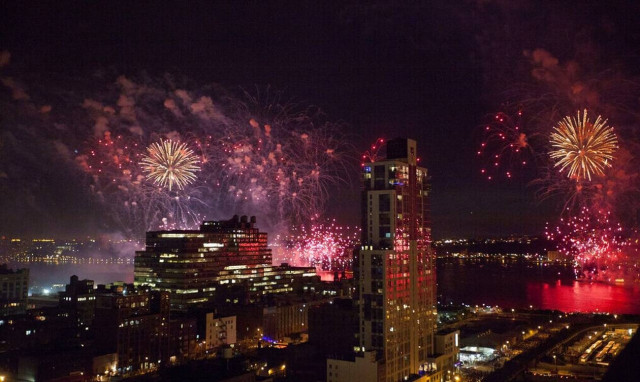 ΗΠΑ: Οι Αμερικανοί γιορτάζουν την 4η Ιουλίου - Μπέργκερ και πυροτεχνήματα στο Λευκο Οίκο