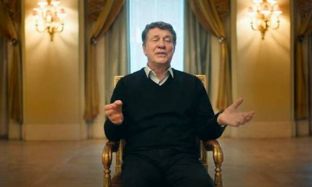 Euro 2004: Ο Ρεχάγκελ τραγουδάει τον εθνικό ύμνο της Ελλάδας (video)