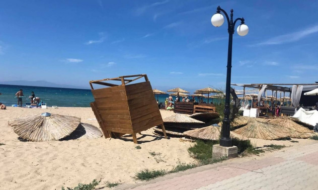 Χαλκιδική: Έτσι χτύπησε ο «διάβολος σκόνης» - Καλά στην υγεία τους οι τραυματίες