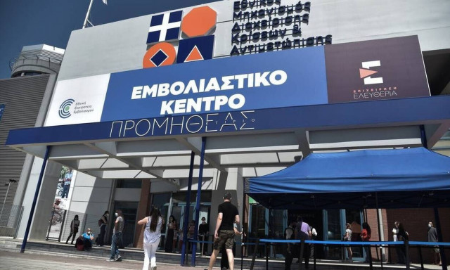 Βασιλακόπουλος: Είναι μαθηματικώς βέβαιο ότι θα δούμε αυξημένα κρούσματα αν δεν εμβολιαστούμε μαζικά