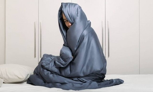 Prosleep: Η καλοκαιρινή κουβέρτα βαρύτητας Gravity Ice βελτιώνει τον ύπνο και μειώνει το στρες