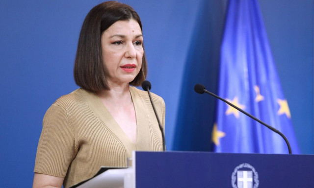 Πελώνη: Ανοιχτό το ενδεχόμενο επιστροφής της μάσκας σε εξωτερικούς χώρους