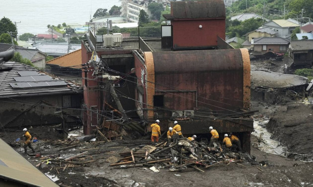Αγωνία στην Ιαπωνία: Έρευνες για 80 αγνοούμενους μετά από κατολισθήσεις
