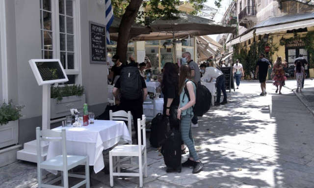 Εστίαση: «Δεν είμαστε αστυνομικοί – Μόνο το 6% των επιχειρήσεων θα γίνει αμιγώς για εμβολιασμένους»