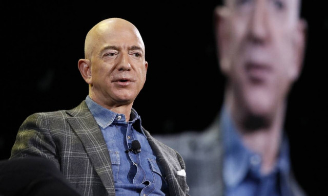 ΗΠΑ: Ο Τζεφ Μπέζος παραδίδει το τιμόνι της Amazon