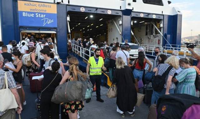 Μετακινήσεις: Όλες οι οδηγίες για το πώς θα ταξιδέψετε - Τι αλλάζει στην εστίαση – Δείτε το ΦΕΚ