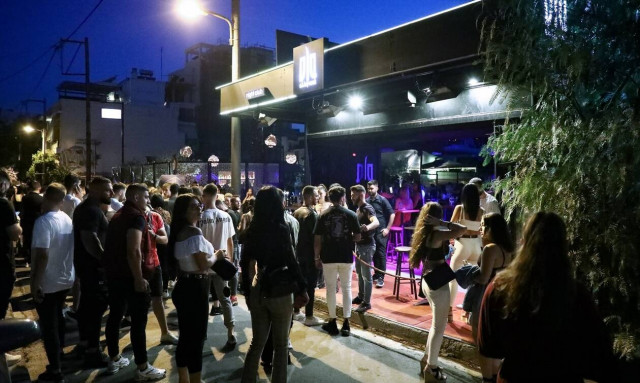 Το κυβερνητικό σχέδιο για «φρένο» στη μετάλλαξη «Δέλτα»: Αυστηρά μέτρα αλλά και «ηθικό μπόνους»