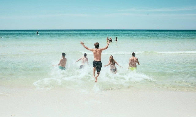 Τα μπάνια του λαού, οι πρόωρες εκλογές και το 4ο κύμα της πανδημίας