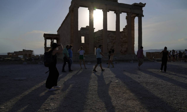 Κρούσματα σήμερα: «Έκρηξη» με 1.797 νέα - 8 θάνατοι και 168 διασωληνωμένοι στις ΜΕΘ