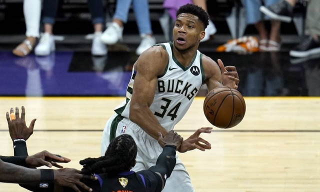 Γιάννης Αντετοκούνμπο: Συγκλονίζει ο «Greek Freak» - «Πίστεψα ότι διέλυσα το γόνατο μου» (videos)