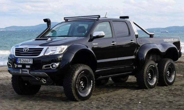 Εξάτροχο Toyota Hilux από τη Βουλγαρία και την εταιρεία Vromos