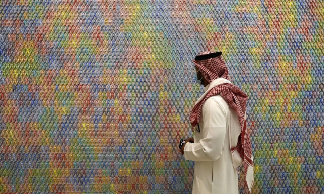 Γαλλία: Σαουδάραβας πρίγκιπας είχε «χαρέμι» με σκλάβες -Πείνα και κακουχίες στην «Πόλη του Φωτός»