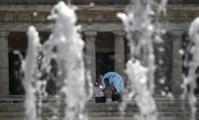 Καιρός: Ποιες περιοχές θα χτυπήσουν «κόκκινο» την Πέμπτη (8/7) - Έως 39 βαθμούς η θερμοκρασία