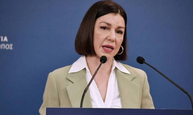 Decisions on mandatory vaccination for certain jobs to be announced next week, Peloni says