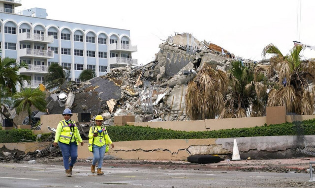 Κατάρρευση πολυκατοικίας στη Φλόριντα: Η έρευνα περνά στη φάση της ανάκτησης των πτωμάτων