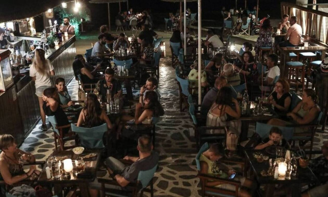 Εστίαση: «Βόμβα» Γεωργιάδη σε σύσκεψη με καταστηματάρχες της Κρήτης - Καθήμενοι όλο το καλοκαίρι