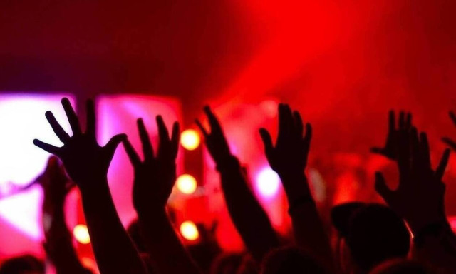 Prosecutor investigating 'corona-party' in Alimos beach bar