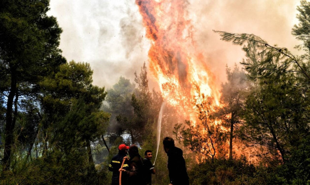 Φωτιά ΤΩΡΑ στην Ύδρα