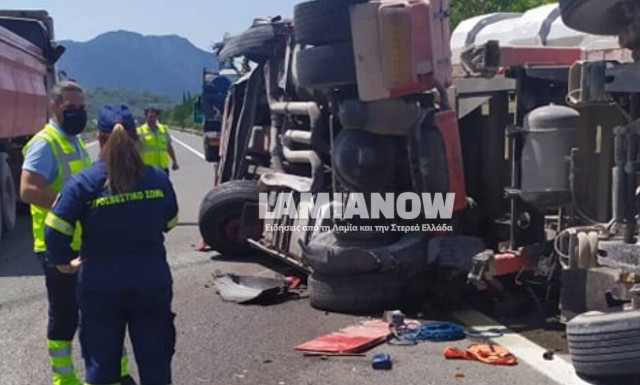 Αθηνών-Λαμίας: Εξετράπη νταλίκα στο ύψος του Αγίου Κωνσταντίνου - Στο νοσοκομείο ο οδηγός