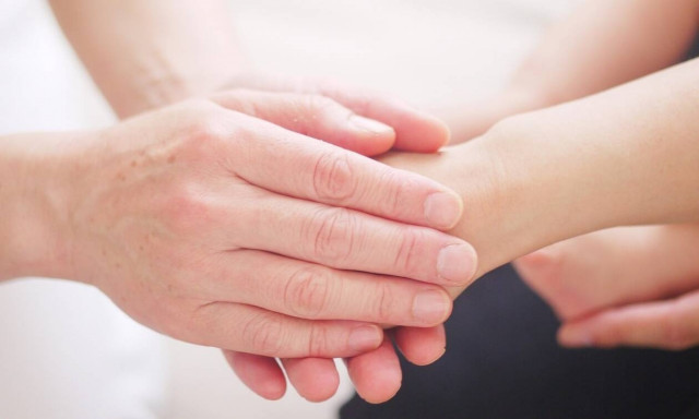 Επίδομα για babysitter: Ποιοι γονείς δικαιούνται επιδότηση - Πόσα χρήματα θα πάρουν