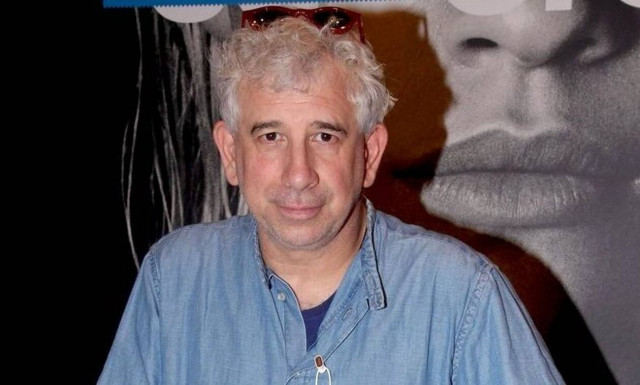 Αγνώριστος ο Πέτρος Φιλιππίδης: Κυκλοφορεί καμουφλαρισμένος στο κέντρο της Αθήνας (Pics)