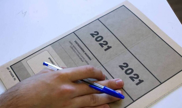 Πανελλήνιες 2021 - Κρήτη: Μητέρα και γιος έδωσαν μαζί εισαγωγικές εξετάσεις και τα κατάφεραν