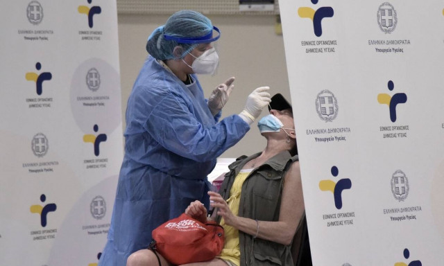 Αντιδήμαρχος Ίου: Δέκα νέοι σε καραντίνα στο νησί μετά το μεγάλο «κορωνοπάρτι»